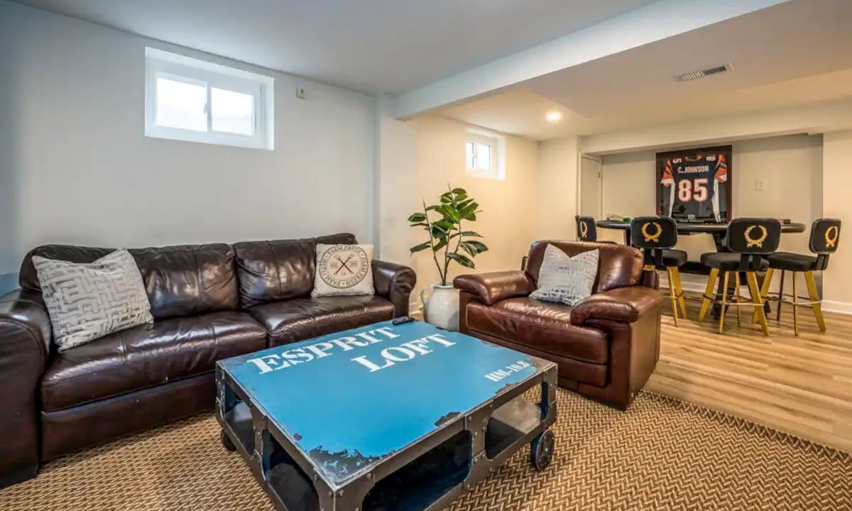 Photo of Livingroom in Roselawn Finance