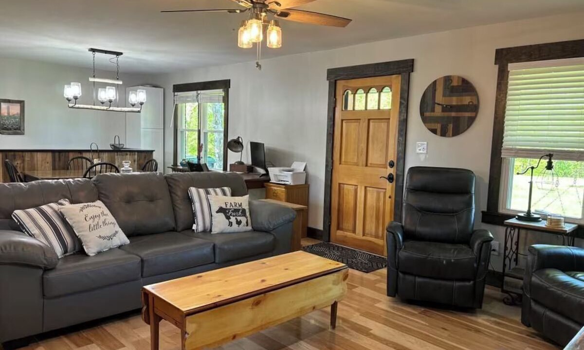 Photo of Livingroom in Maysville