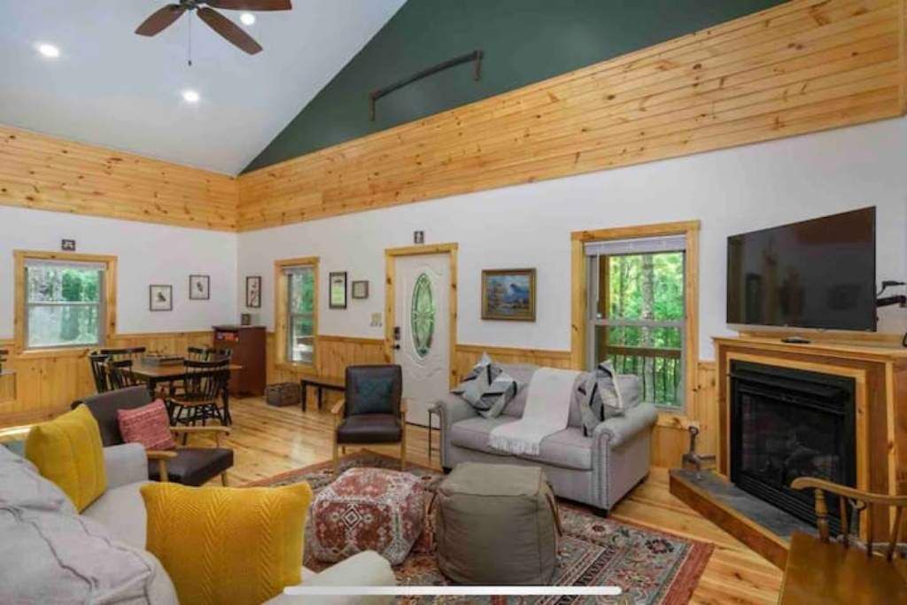 Photo of Livingroom in Hampton