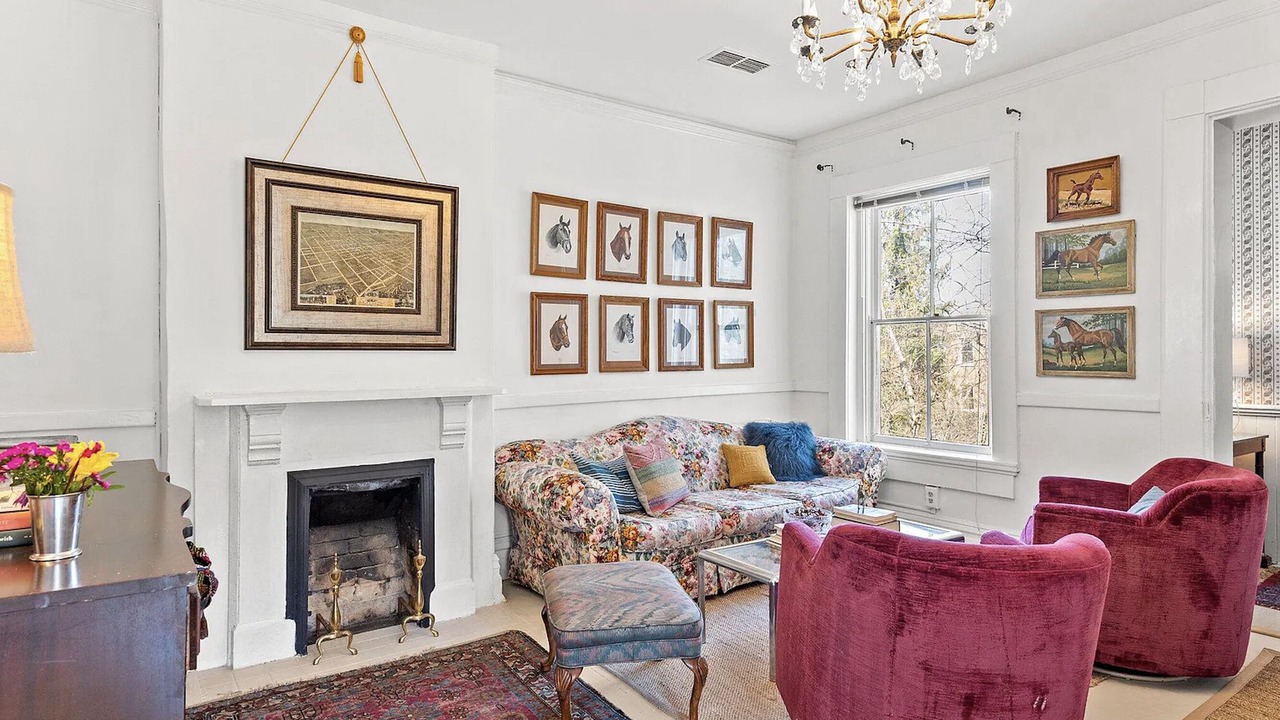 Photo of Livingroom in Northside District