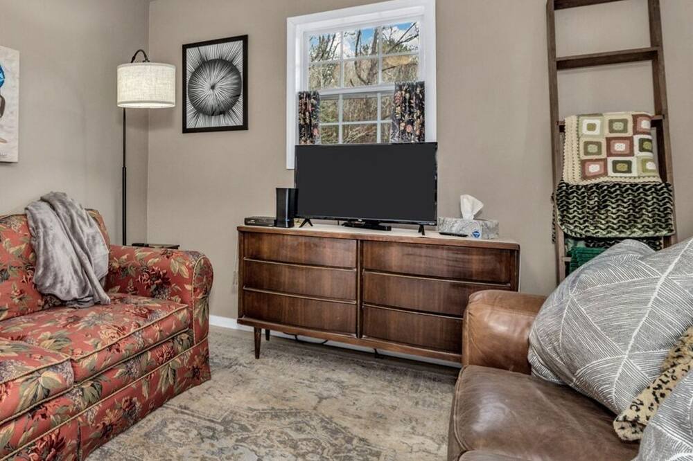 Photo of Bedroom in Swannanoa