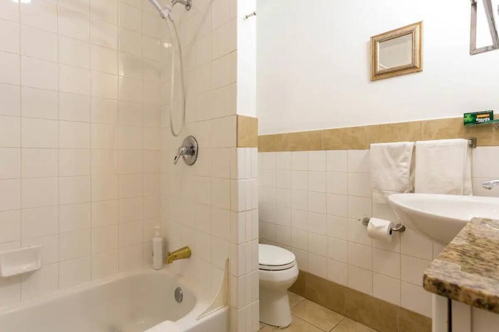Photo of Bathroom in Gettysburg