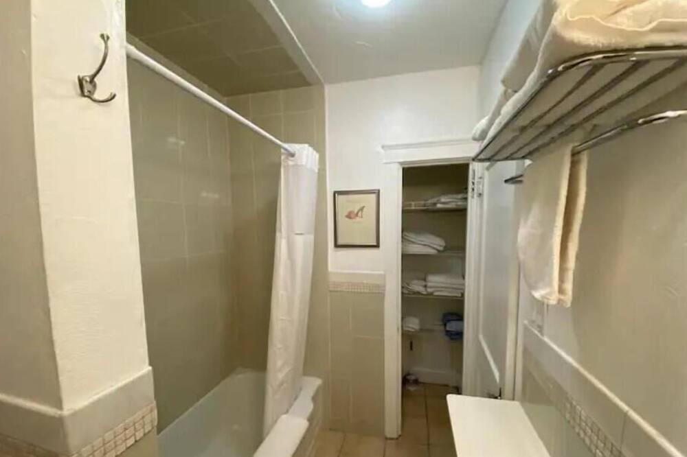 Photo of Bathroom in Gettysburg