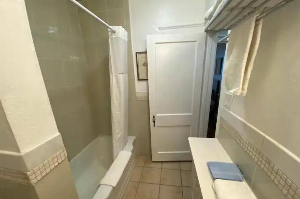 Photo of Bathroom in Gettysburg
