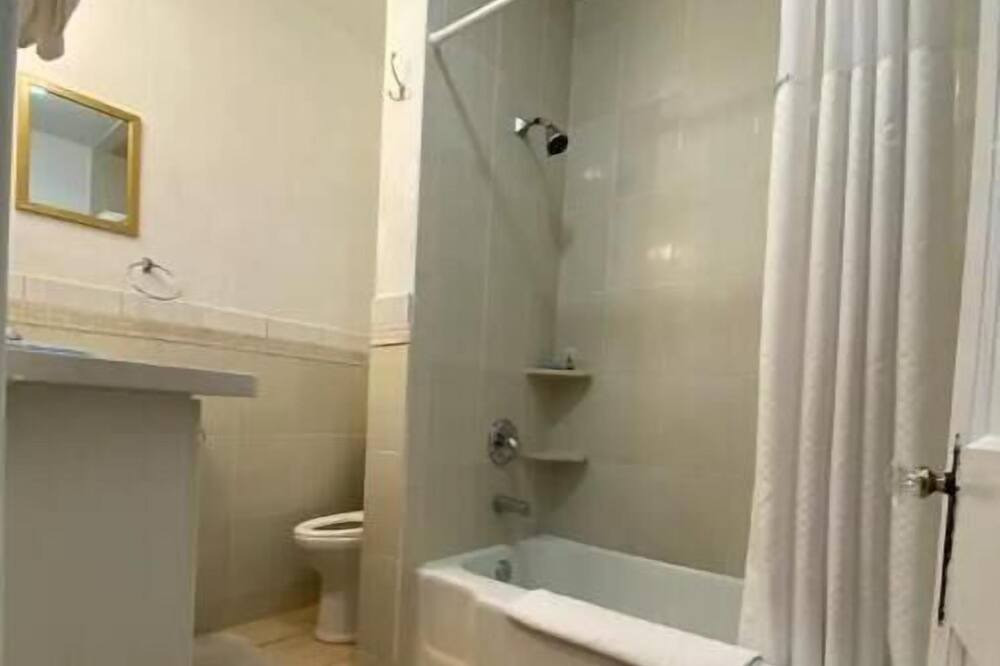 Photo of Bathroom in Gettysburg