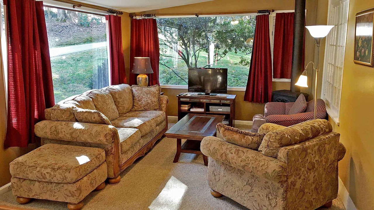 Photo of Livingroom in East Flat Rock