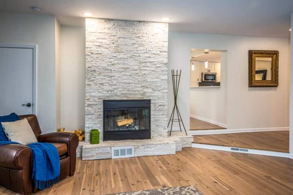 Photo of Livingroom in The Village of Indian Hill
