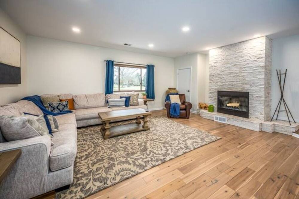 Photo of Livingroom in The Village of Indian Hill
