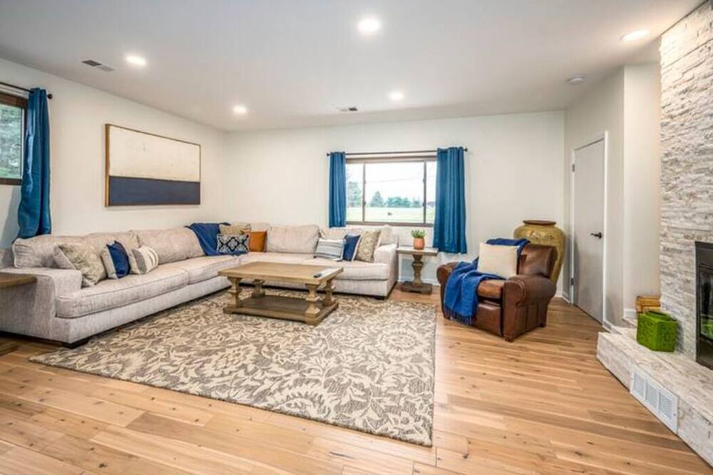 Photo of Livingroom in The Village of Indian Hill
