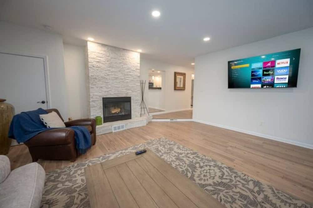 Photo of Livingroom in The Village of Indian Hill