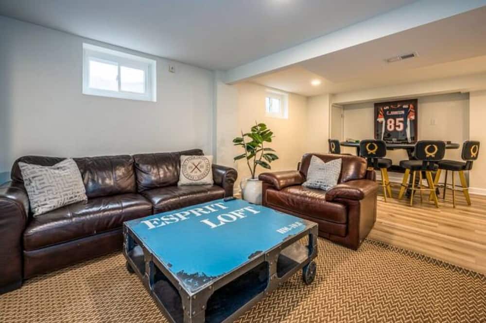 Photo of Livingroom in The Village of Indian Hill