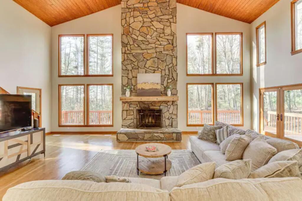 Photo of Livingroom in Morganton