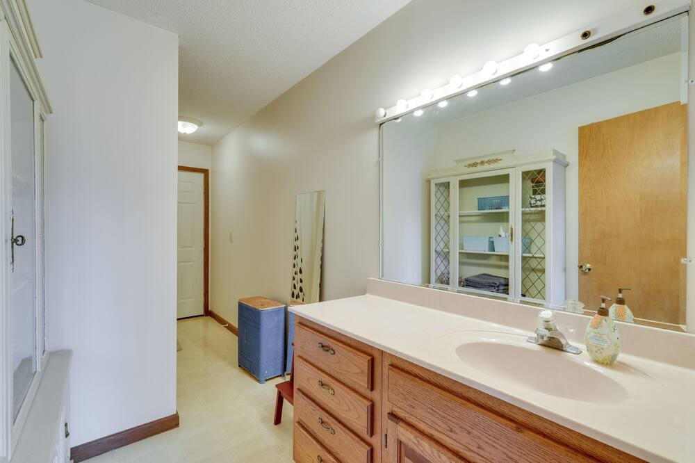 Photo of Bathroom in Jonesborough