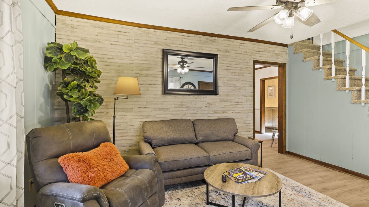 Photo of Livingroom in Lansing