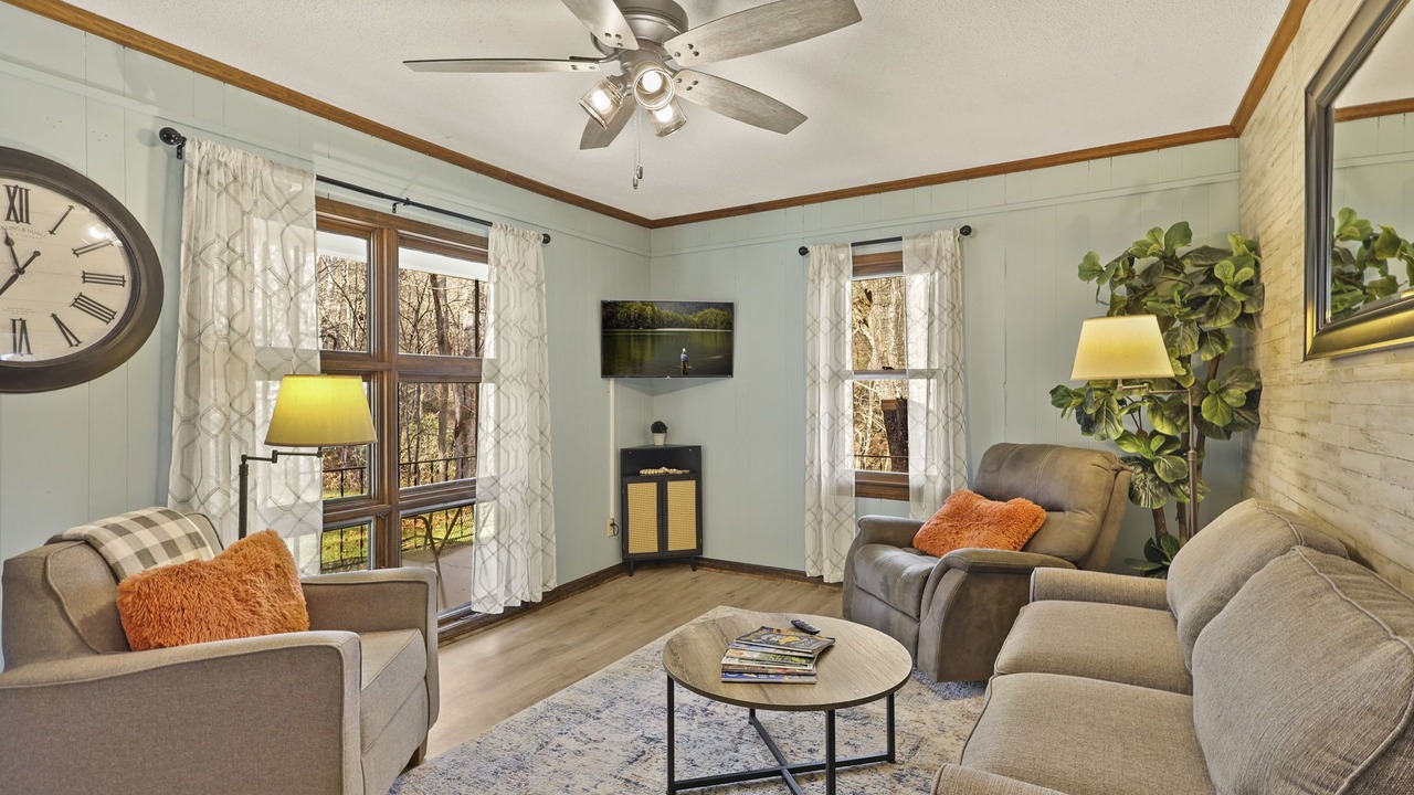 Photo of Livingroom in Lansing