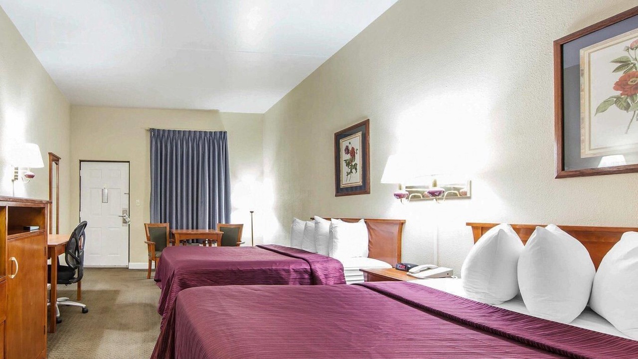 Photo of Bedroom in Maysville