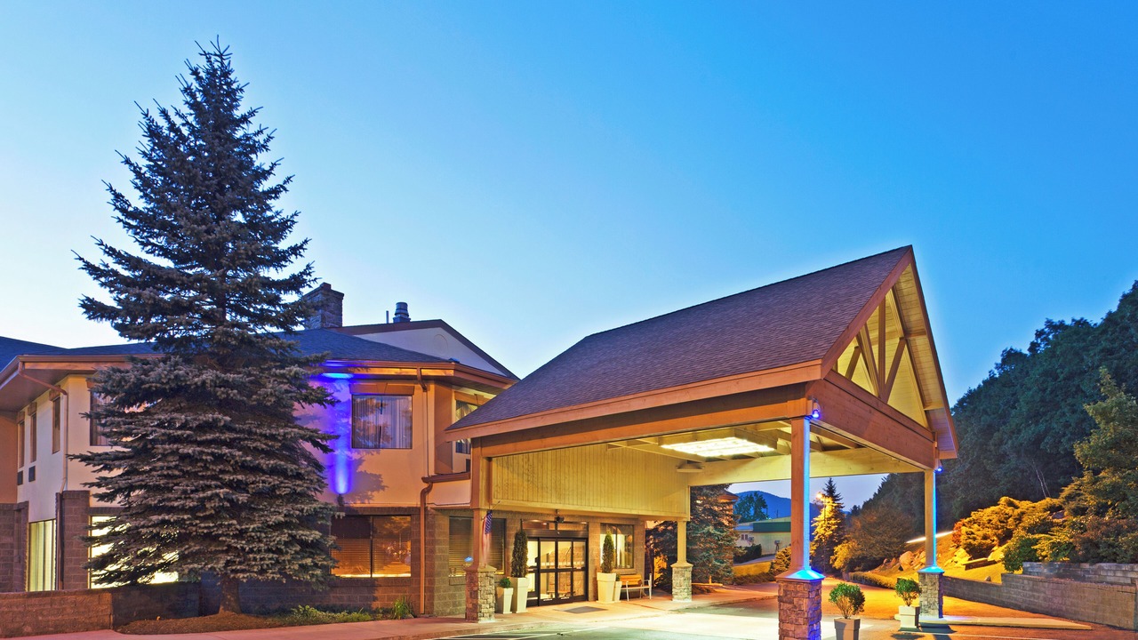 Photo of Buildings in Blowing Rock
