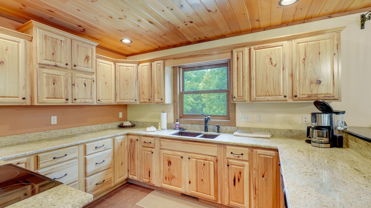 Photo of Kitchen in Roan Mountain