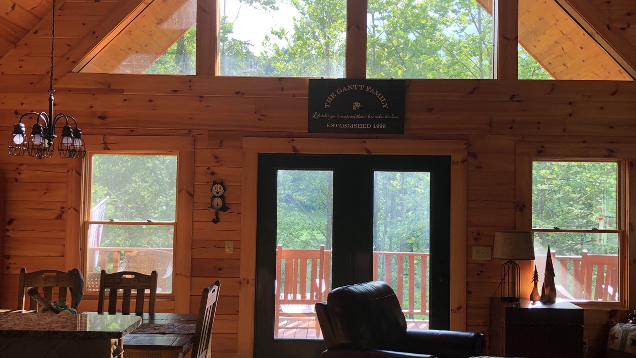 Photo of Livingroom in Grassy Creek