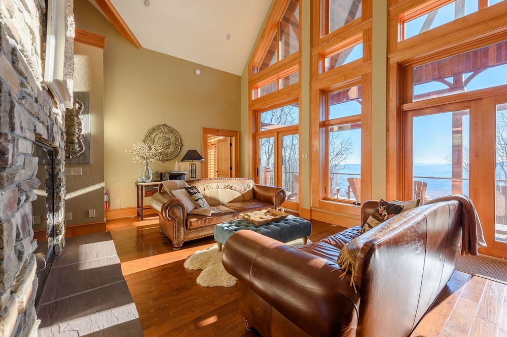 Photo of Livingroom in Jefferson