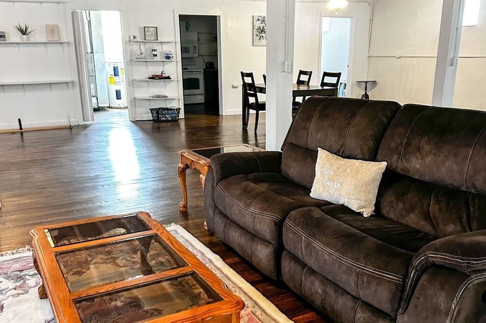 Photo of Livingroom in Betsy Layne
