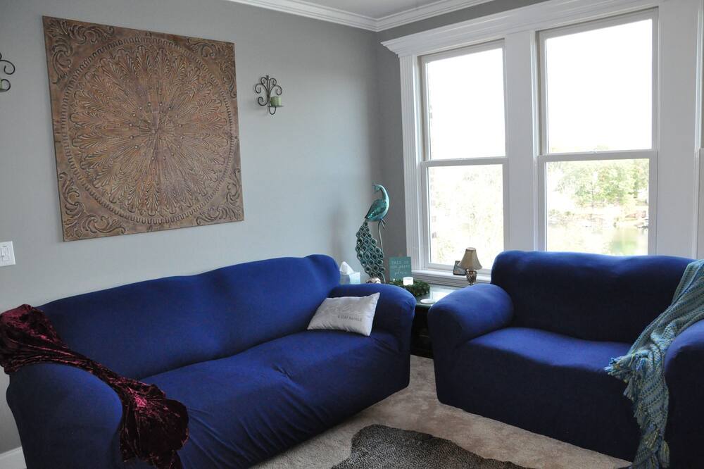 Photo of Livingroom in Kingsport