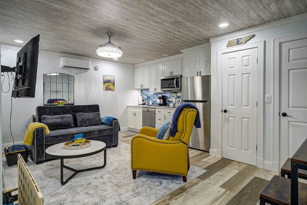 Photo of Livingroom in Jonesborough