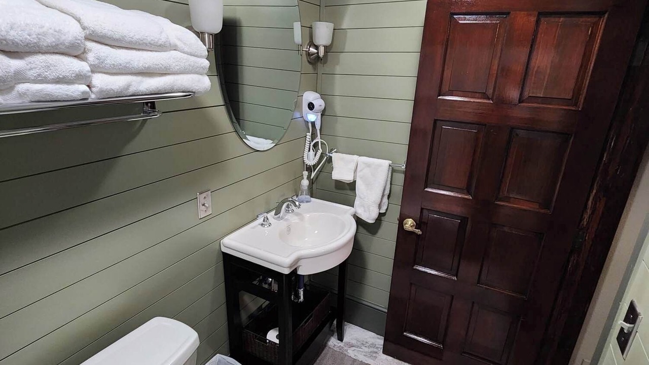 Photo of Bathroom in Matewan