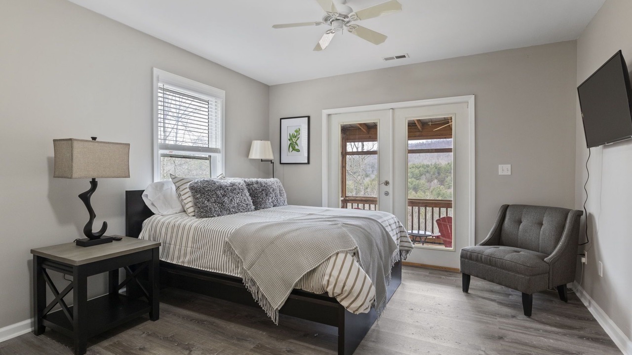 Photo of Bedroom in Swannanoa