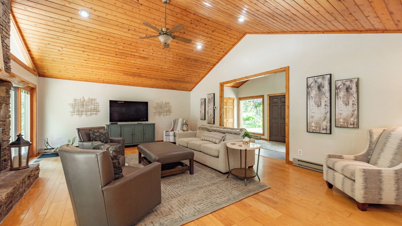 Photo of Livingroom in Turkey Neck