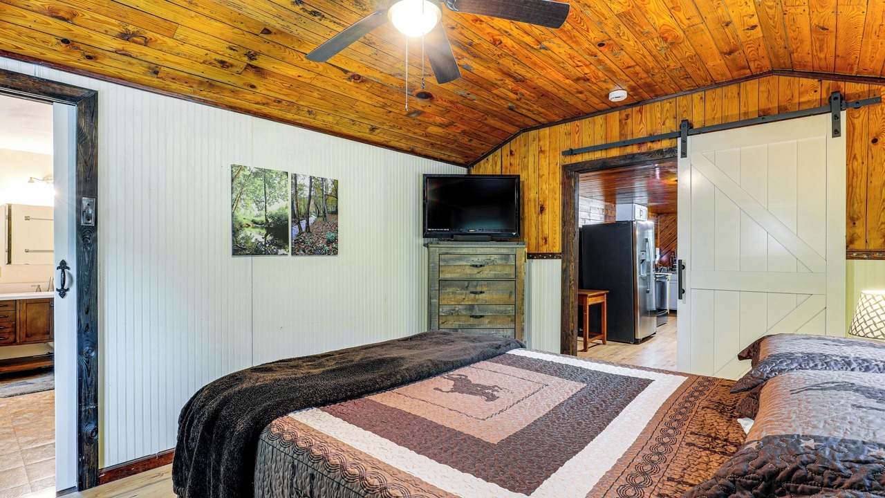 Photo of Bedroom in Lenoir