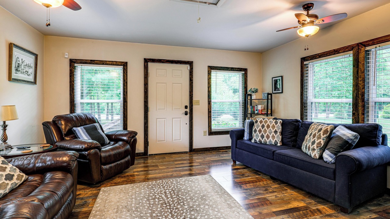 Photo of Livingroom in Lenoir
