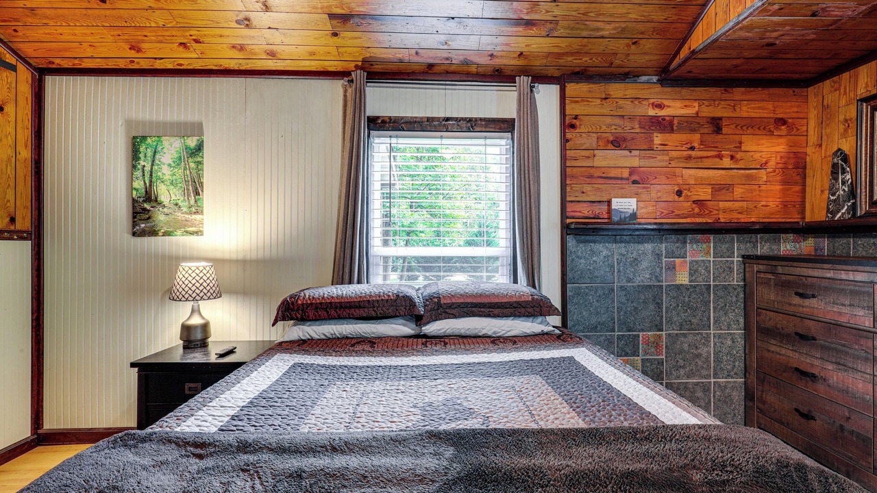 Photo of Bedroom in Lenoir