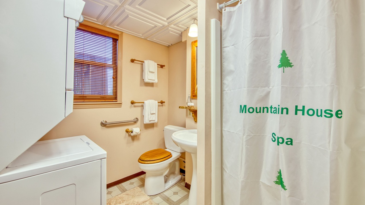 Photo of Bathroom in Newland