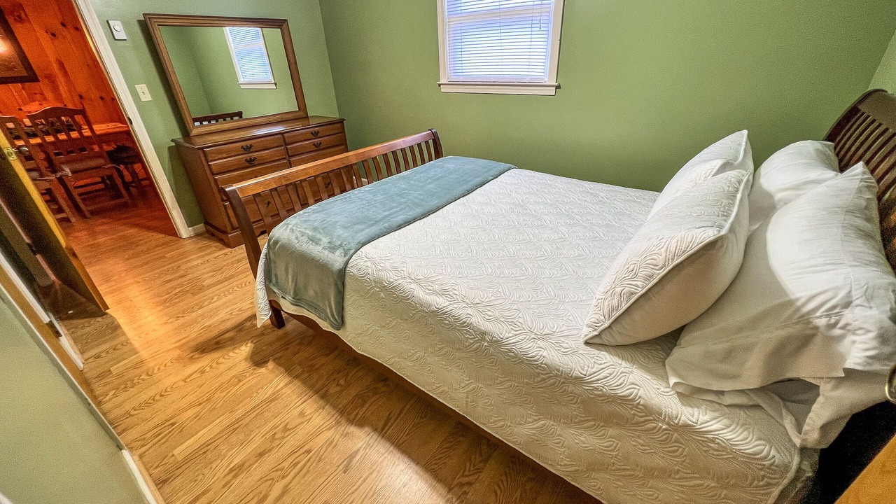Photo of Bedroom in Grassy Creek