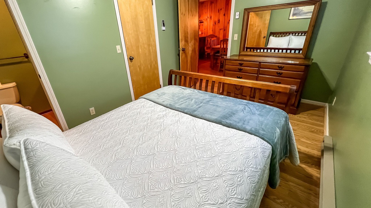 Photo of Bedroom in Grassy Creek