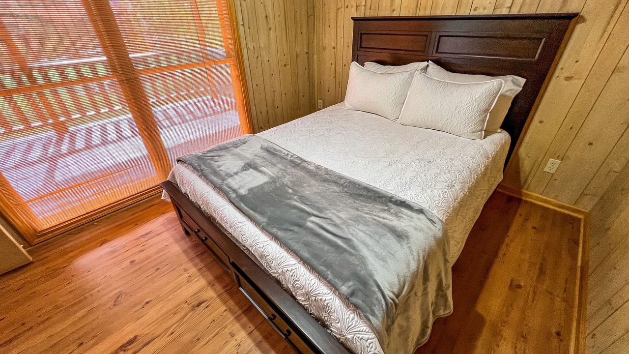 Photo of Bedroom in Grassy Creek
