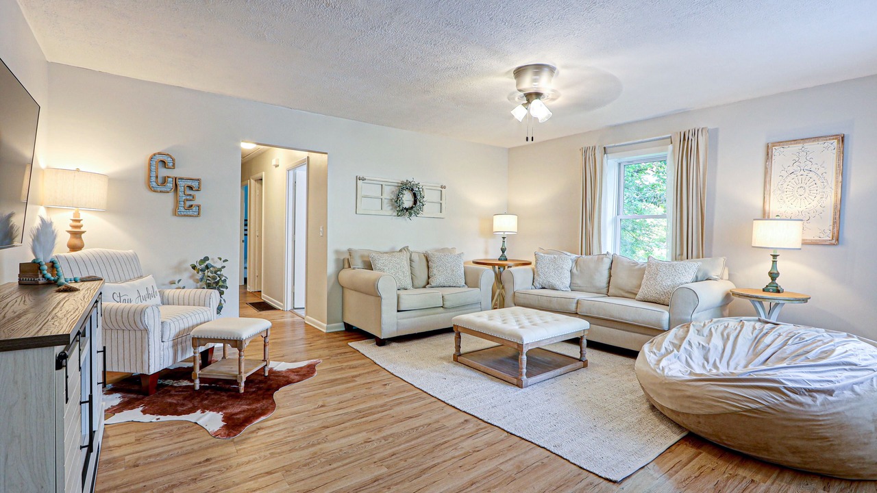 Photo of Livingroom in La Grange
