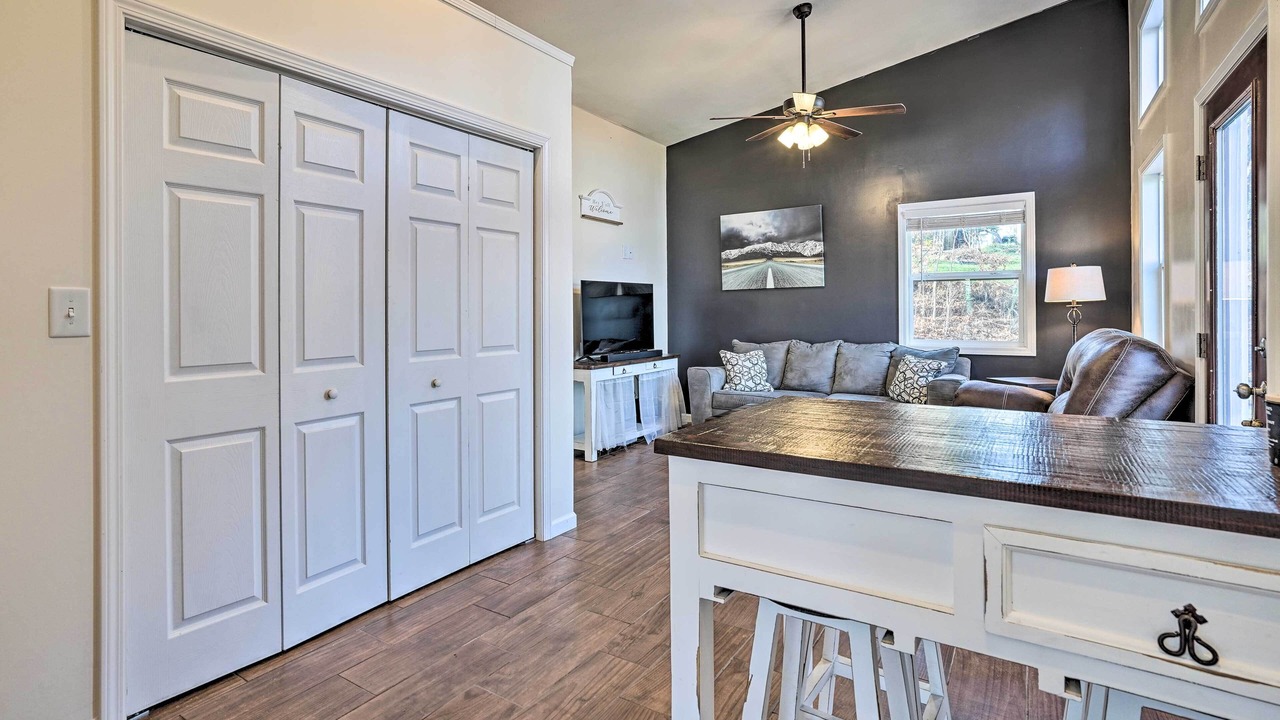 Photo of Livingroom in Oak Grove