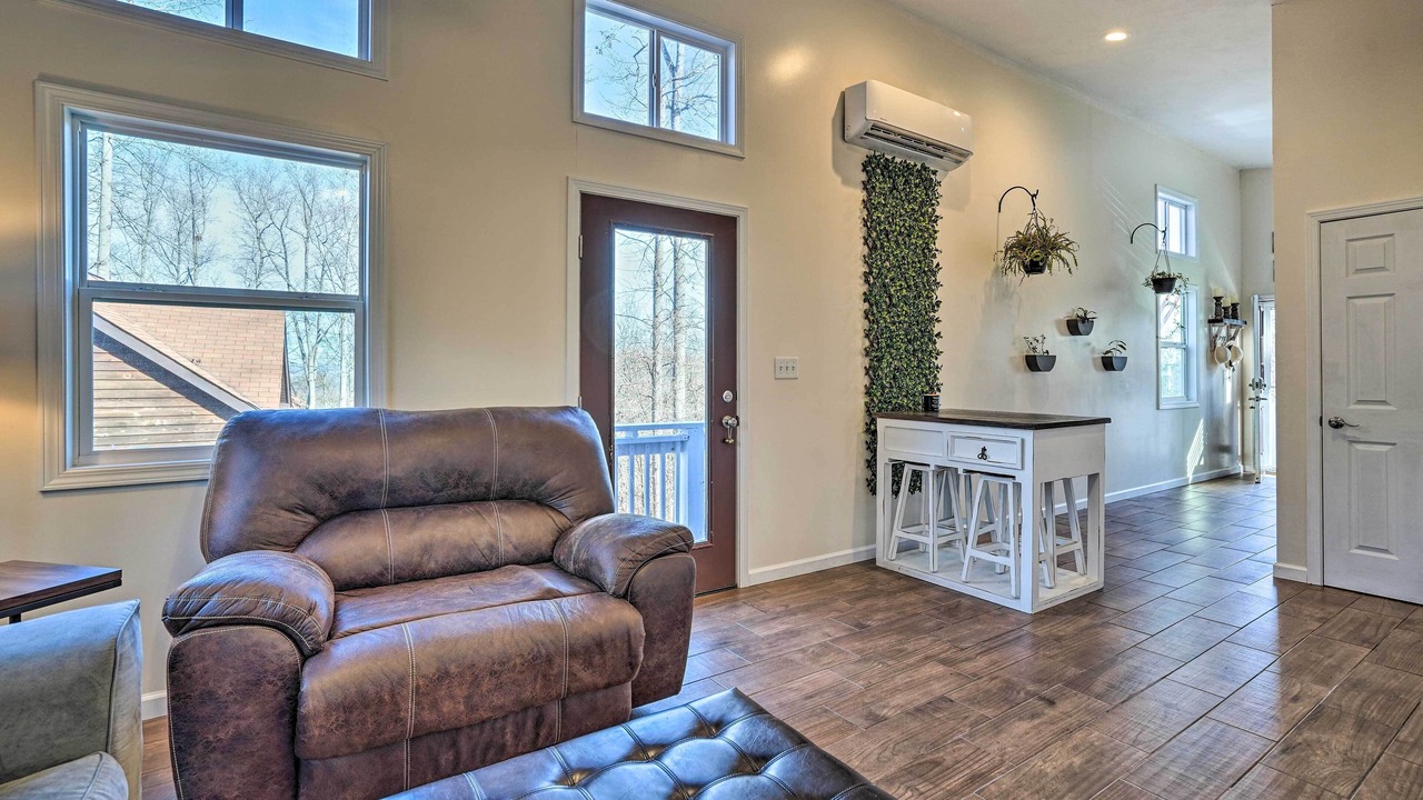 Photo of Livingroom in Oak Grove