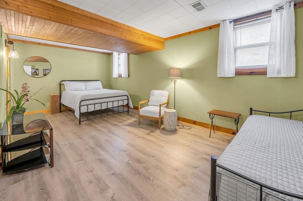 Photo of Bedroom in Midway