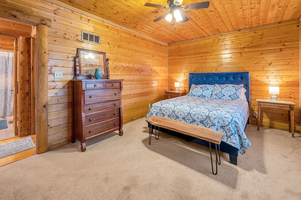 Photo of Bedroom in Midway