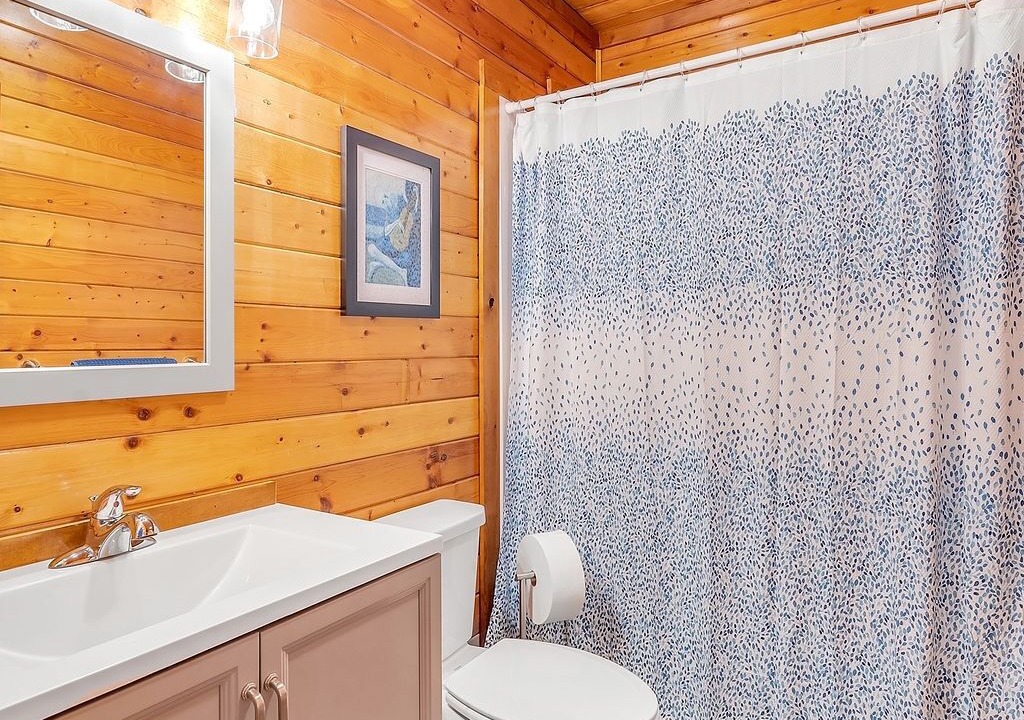 Photo of Bathroom in Midway