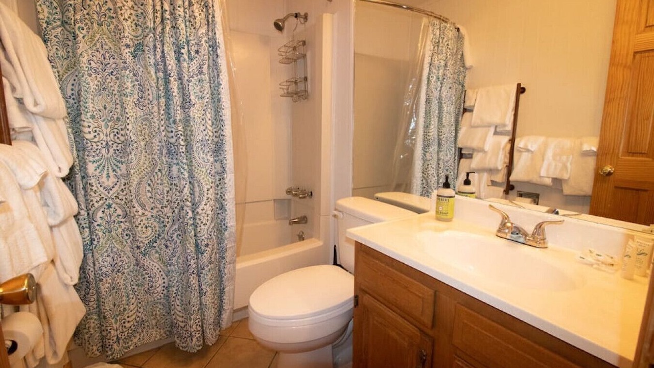Photo of Bathroom in Edray