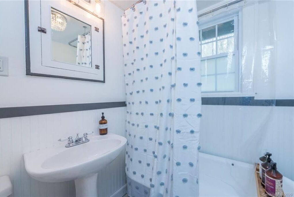 Photo of Bathroom in Woodfin
