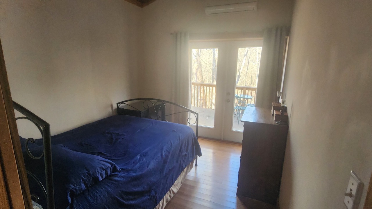 Photo of Bedroom in Carpenter
