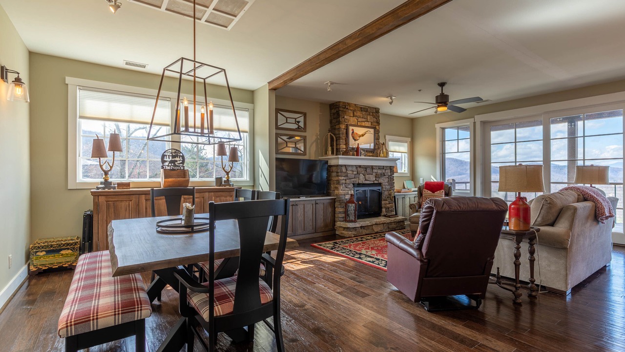 Photo of Livingroom in Lenoir