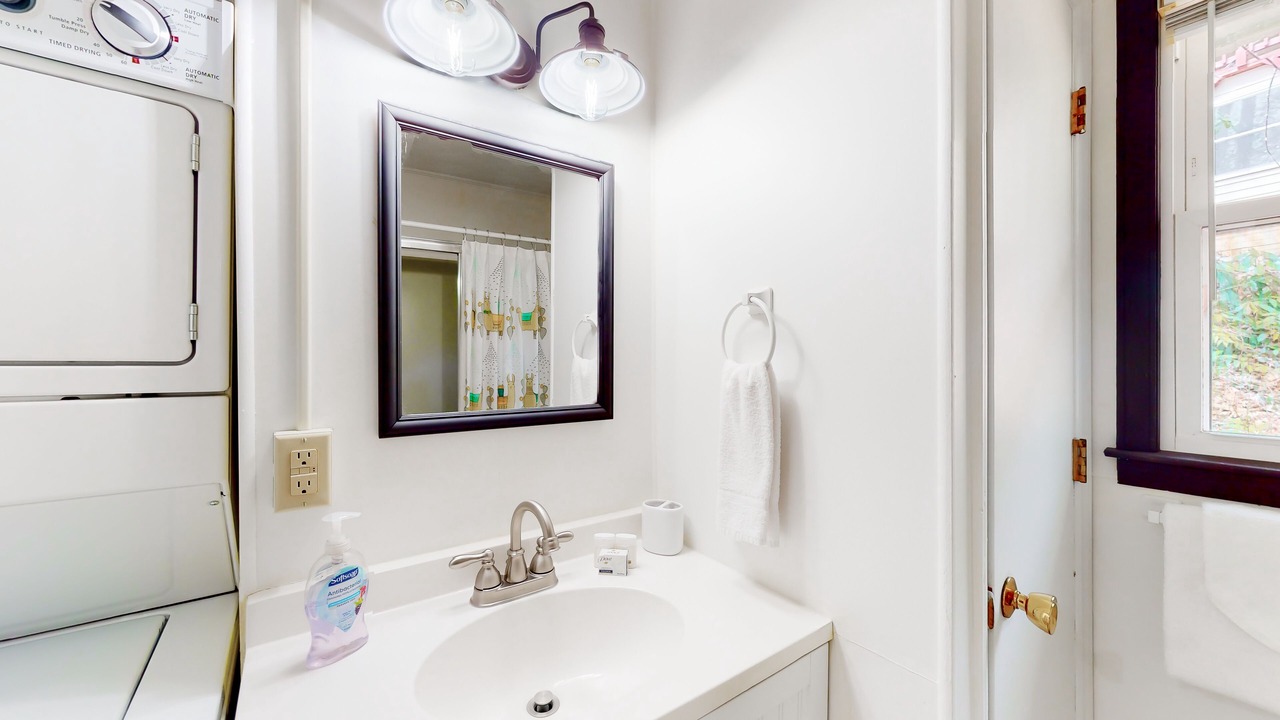 Photo of Bathroom in Newland