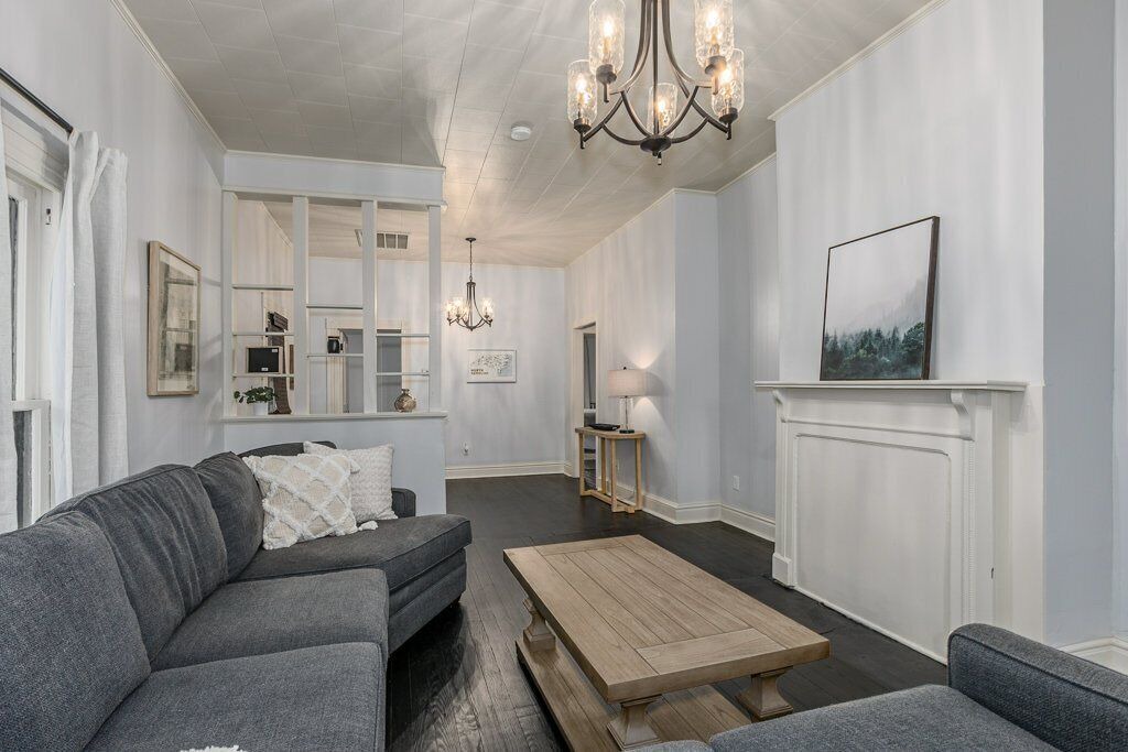 Photo of Livingroom in Old Fort