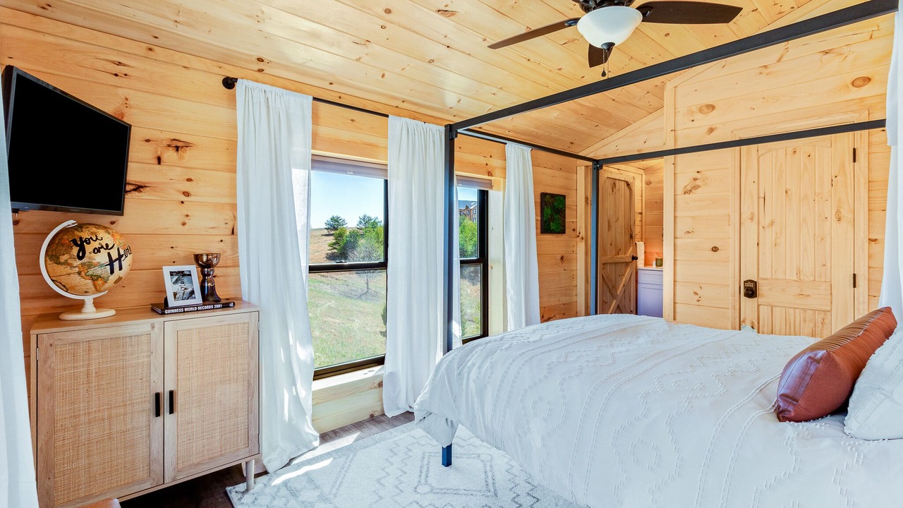 Photo of Bedroom in Rogers